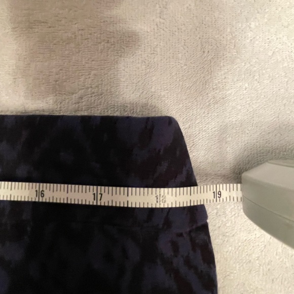 Chicos Ikat print size 3 ankle length trousers - Picture 10 of 13